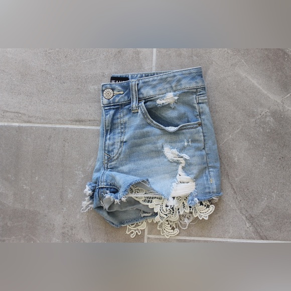 Express Shorts - Picture 3 of 3